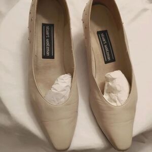 Stuart Weitzman Vintage Women's Size 7-1/2 B Off White French Heel With Gold Stu